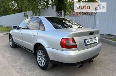 Седан Audi A4 2000 в Бобровице