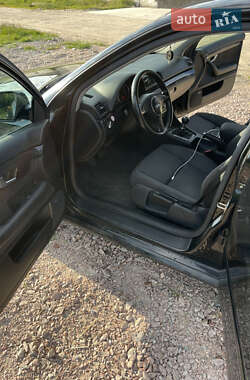 Седан Audi A4 2001 в Березному