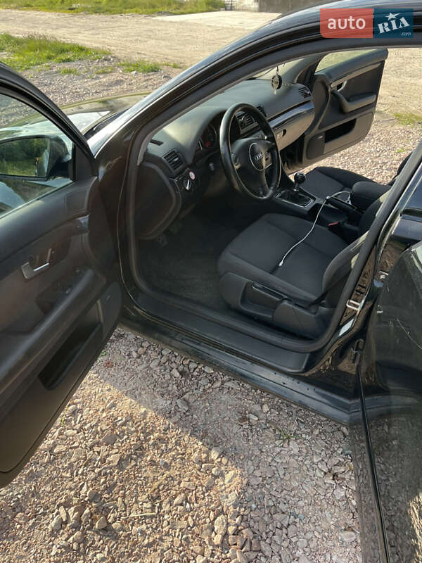 Седан Audi A4 2001 в Березному