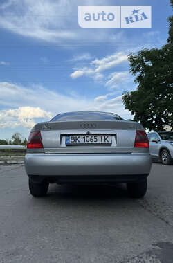 Седан Audi A4 1998 в Нетешине