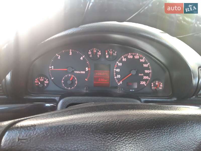 Седан Audi A4 1995 в Виноградові