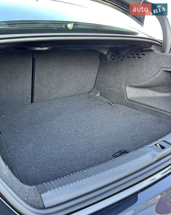 Седан Audi A4 2013 в Киеве