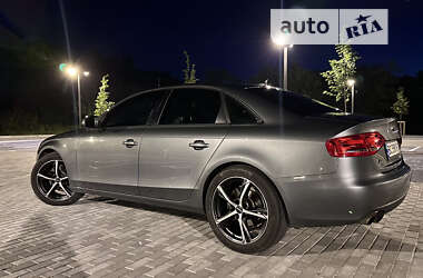 Седан Audi A4 2011 в Львові