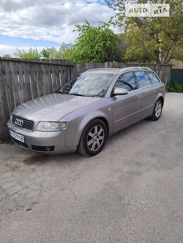 Универсал Audi A4 2002 в Вишневом
