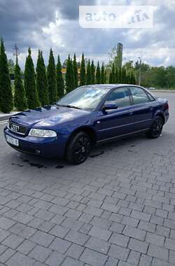 Седан Audi A4 1999 в Надворной