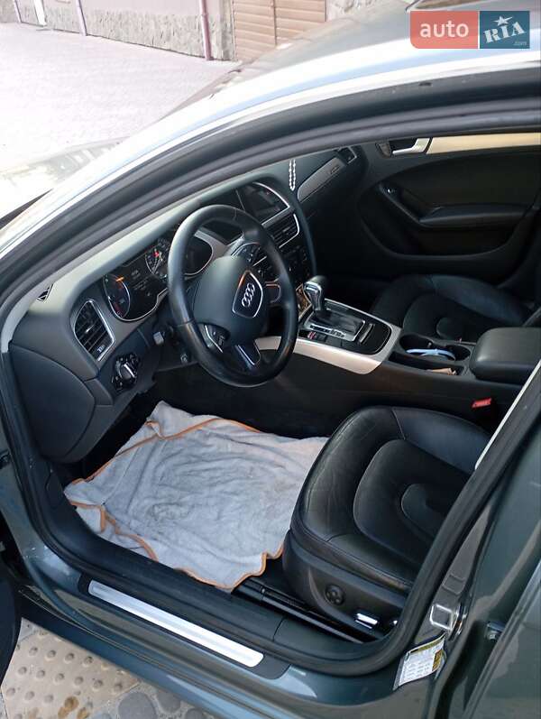 Седан Audi A4 2013 в Золочеві