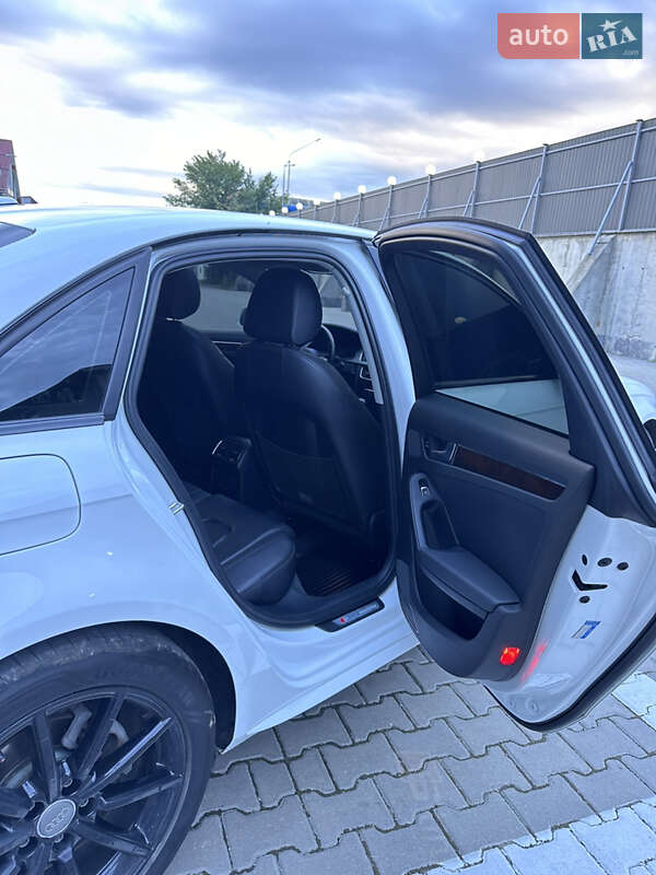 Седан Audi A4 2014 в Ивано-Франковске