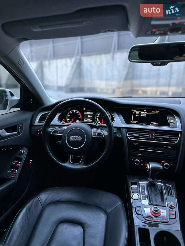 Седан Audi A4 2014 в Ивано-Франковске