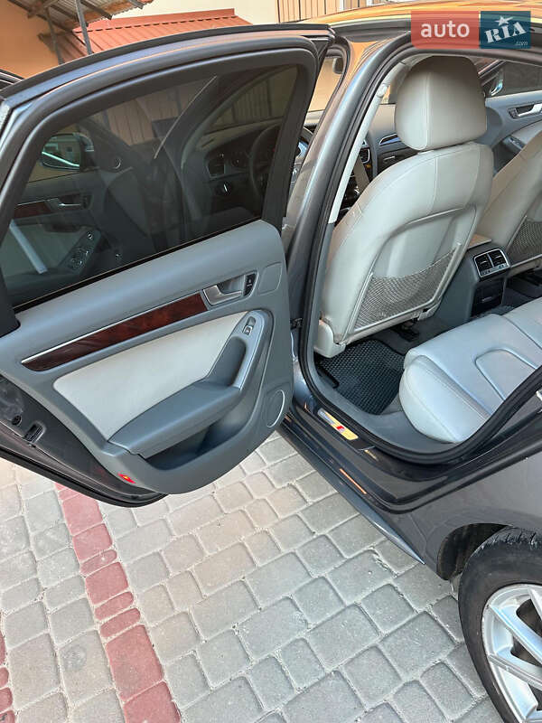 Седан Audi A4 2013 в Чорткові