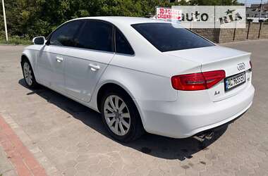 Седан Audi A4 2012 в Луцке