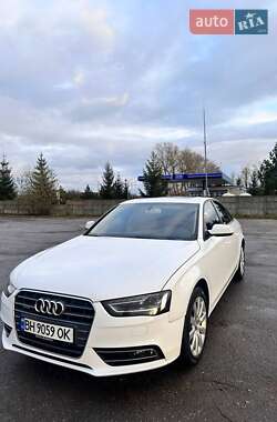 Седан Audi A4 2012 в 
