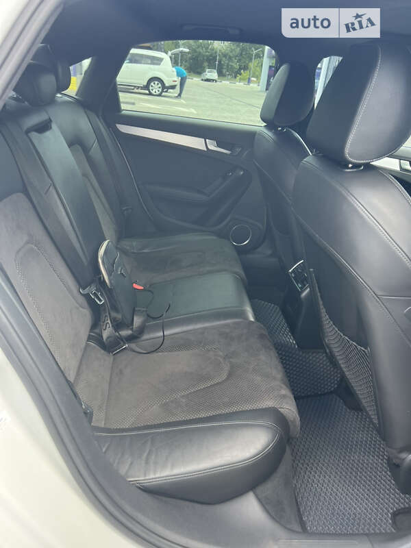 Седан Audi A4 2012 в Ровно