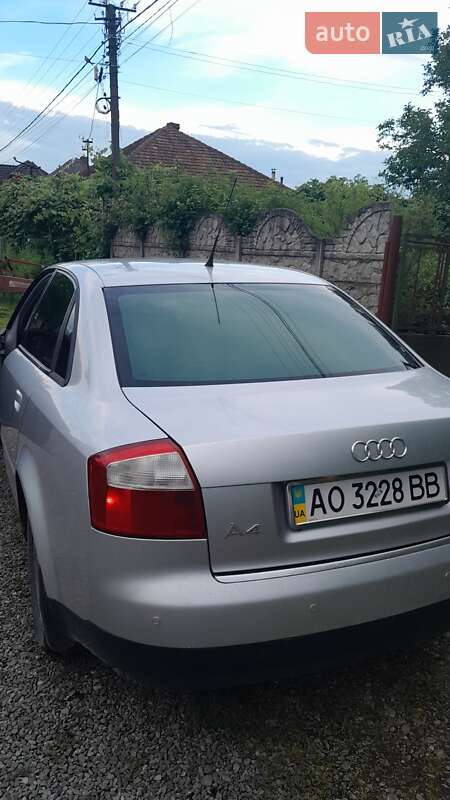 Седан Audi A4 2001 в Виноградове