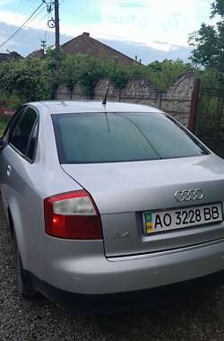 Седан Audi A4 2001 в Виноградові