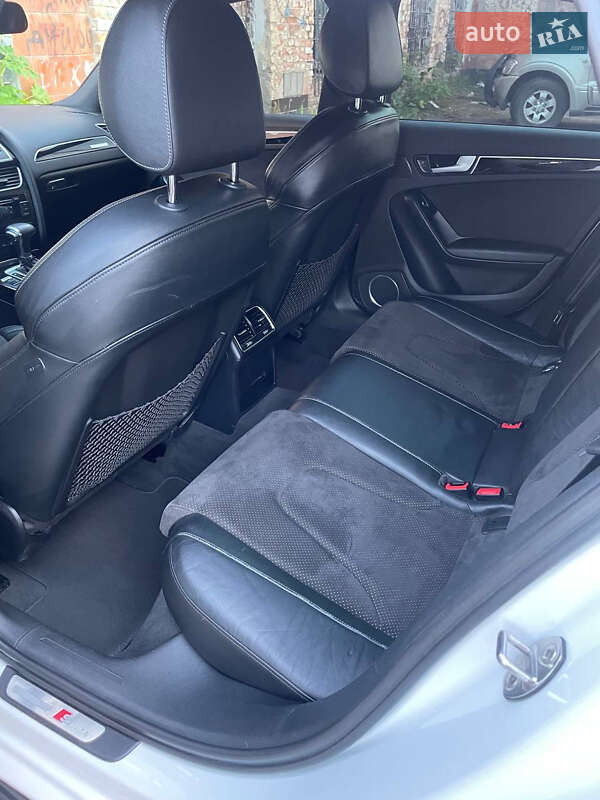 Седан Audi A4 2014 в Ровно
