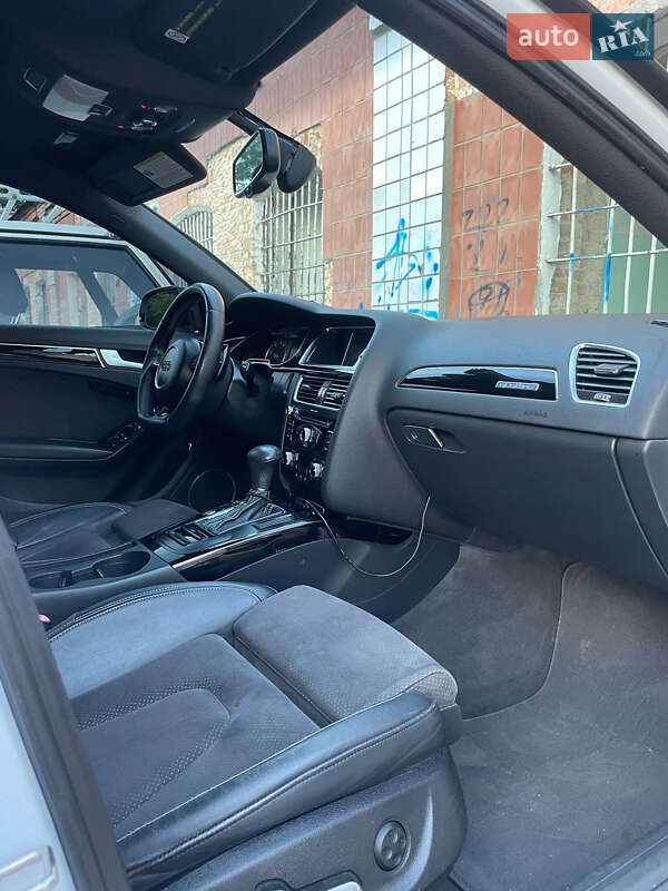 Седан Audi A4 2014 в Ровно