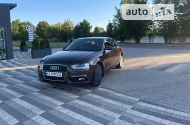 Седан Audi A4 2012 в Львове