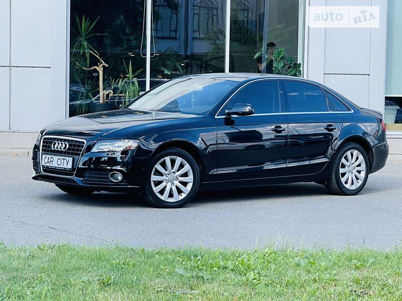 Седан Audi A4 2011 в Києві