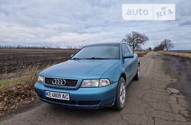 Седан Audi A4 1998 в Днепре