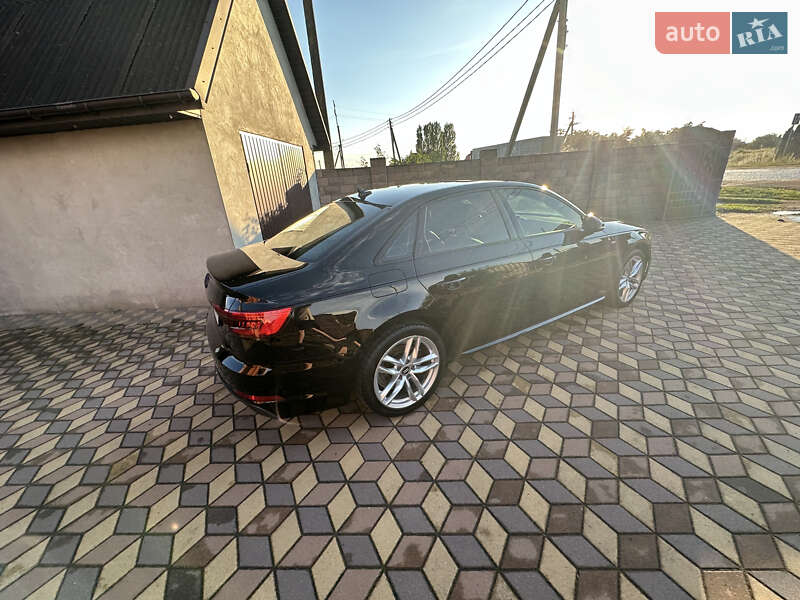 Седан Audi A4 2016 в Сарнах