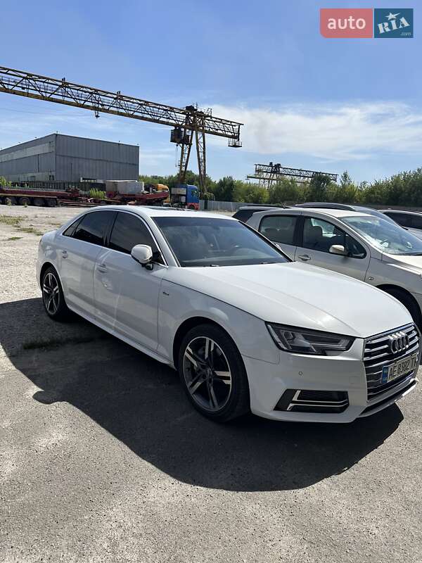 Седан Audi A4 2016 в Днепре