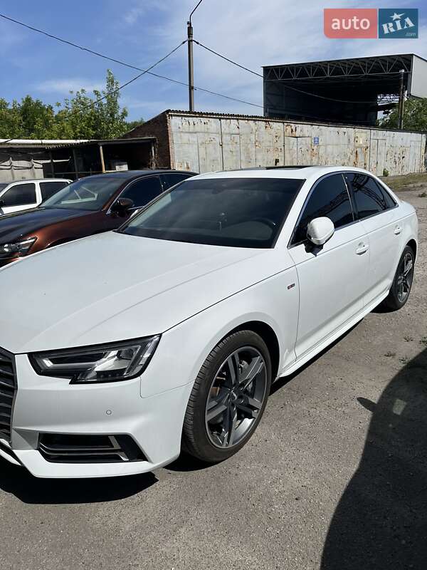 Седан Audi A4 2016 в Днепре