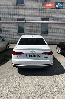 Седан Audi A4 2016 в Днепре