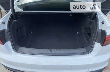 Седан Audi A4 2022 в 