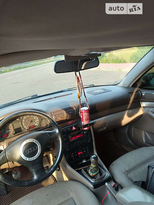 Седан Audi A4 2000 в Виноградові