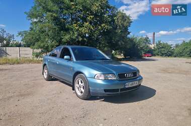 Седан Audi A4 1998 в Днепре