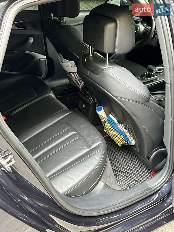 Седан Audi A4 2016 в Львове