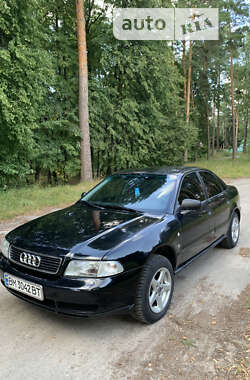 Седан Audi A4 1996 в Глухове