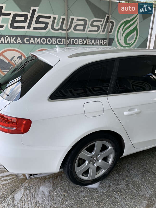 Універсал Audi A4 2011 в Чернівцях