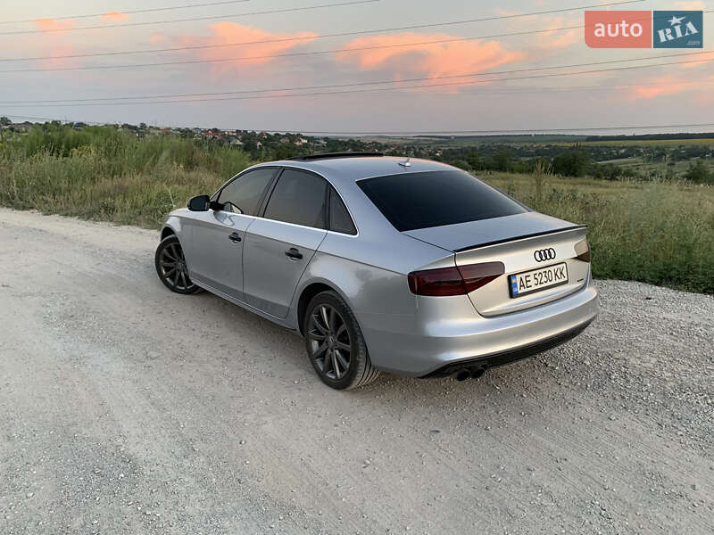 Седан Audi A4 2014 в Днепре