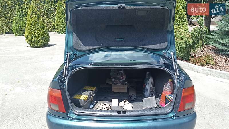 Седан Audi A4 1996 в Одессе