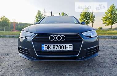 Седан Audi A4 2018 в Киеве