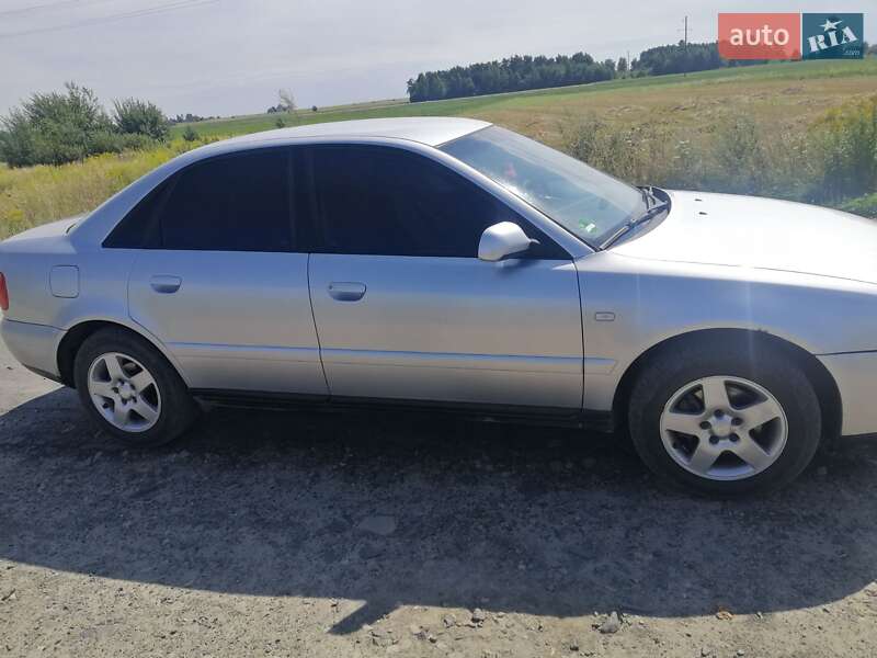 Седан Audi A4 1999 в Торчине