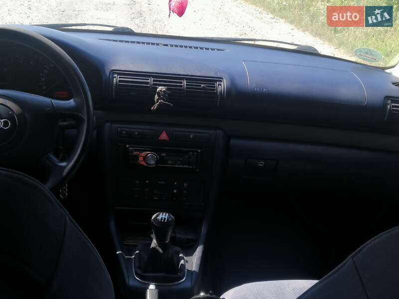 Седан Audi A4 1999 в Торчине