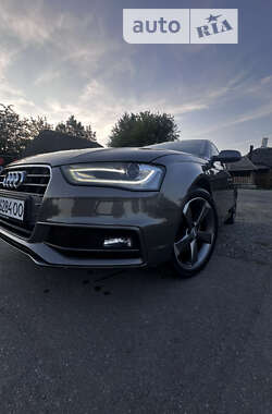 Седан Audi A4 2014 в Львове