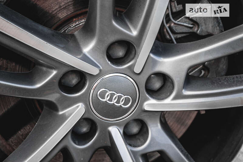 Седан Audi A4 2019 в Хусті