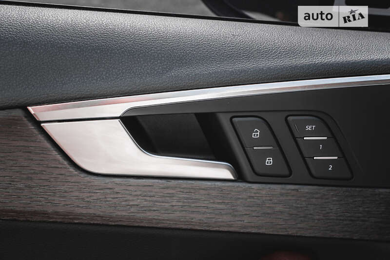 Седан Audi A4 2019 в Хусте