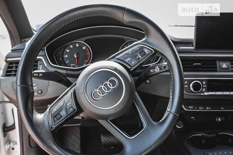 Седан Audi A4 2019 в Хусті