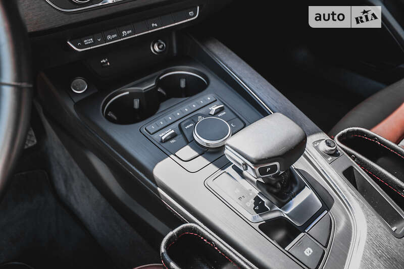 Седан Audi A4 2019 в Хусте