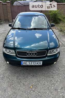 Седан Audi A4 1995 в Кривом Роге