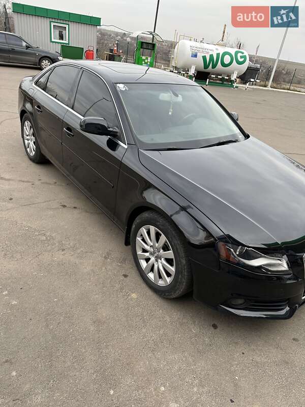 Седан Audi A4 2011 в Южном