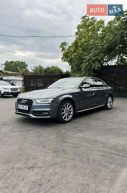Седан Audi A4 2015 в 