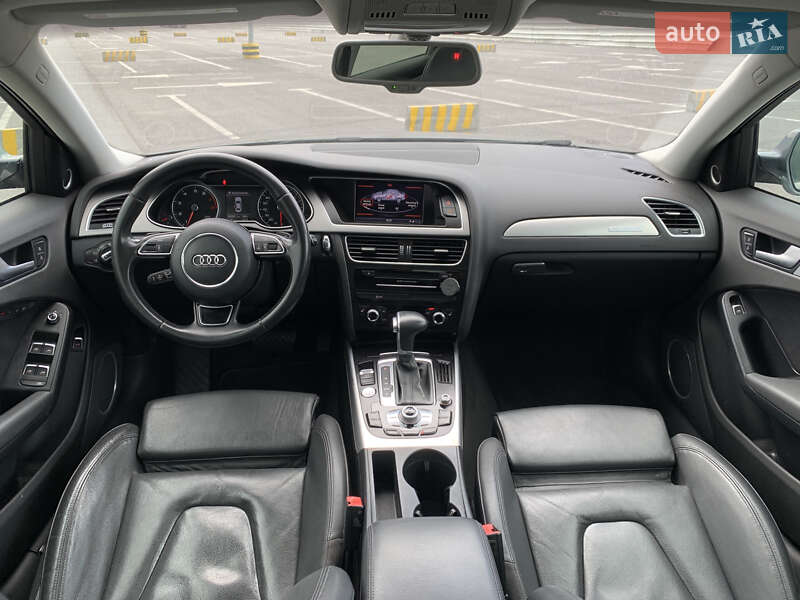 Седан Audi A4 2012 в Львове