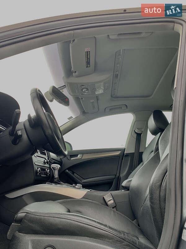 Седан Audi A4 2012 в Львове