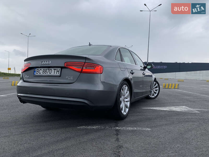 Седан Audi A4 2012 в Львове