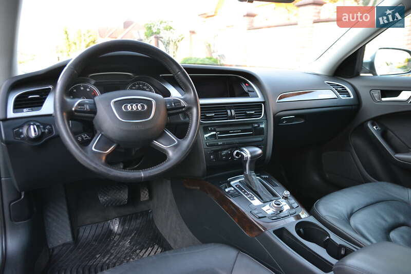 Седан Audi A4 2014 в Луцке
